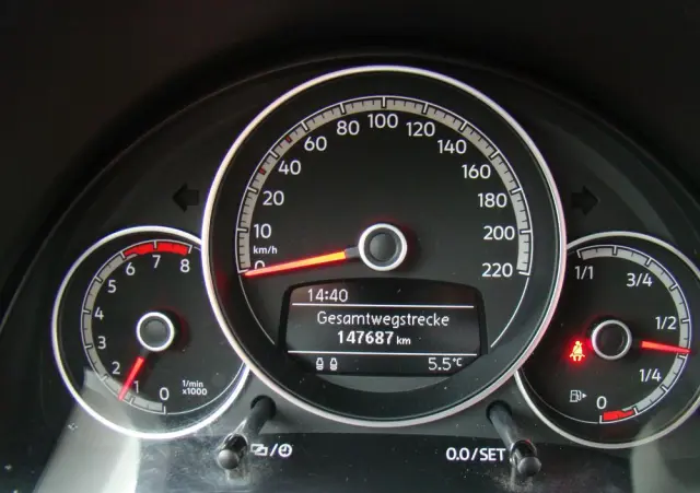 VOLKSWAGEN Up! 