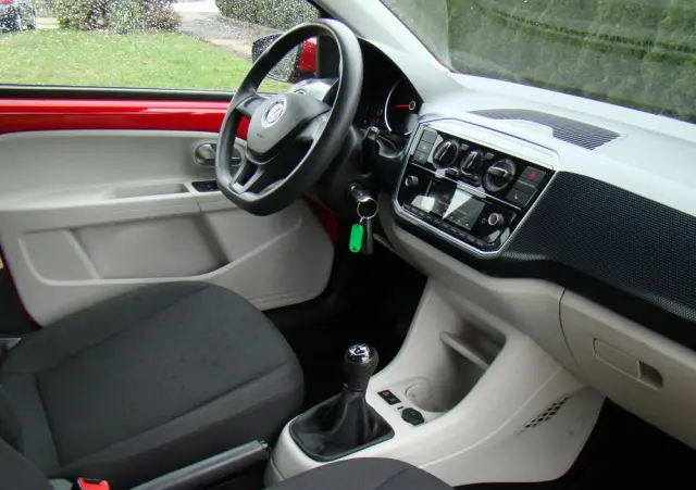 VOLKSWAGEN Up! 