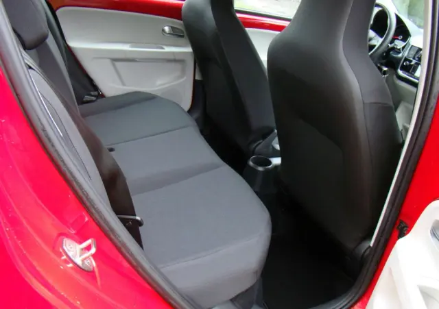 VOLKSWAGEN Up! 