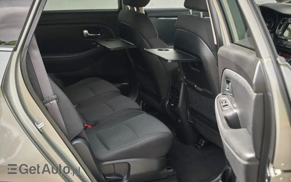 KIA Carens 1.6 GDI Attract