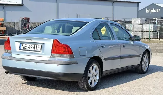 VOLVO S60 