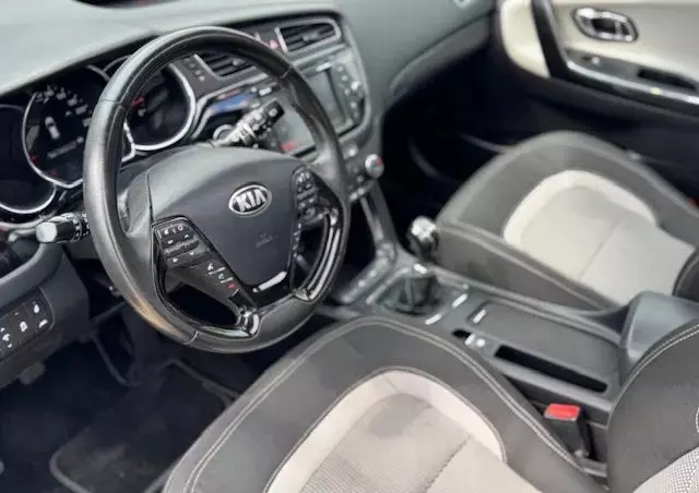 KIA Ceed 1.6 CRDi 128 ISG SW Platinum Edition