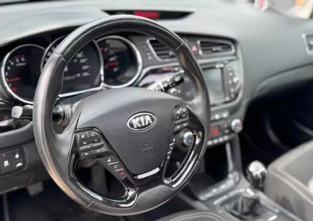 KIA Ceed 1.6 CRDi 128 ISG SW Platinum Edition