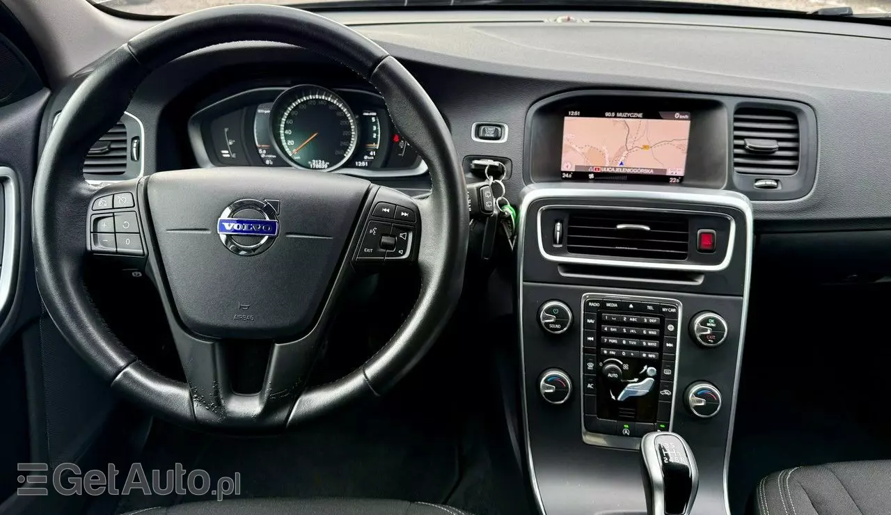 VOLVO V60 D2 Drive-E Momentum