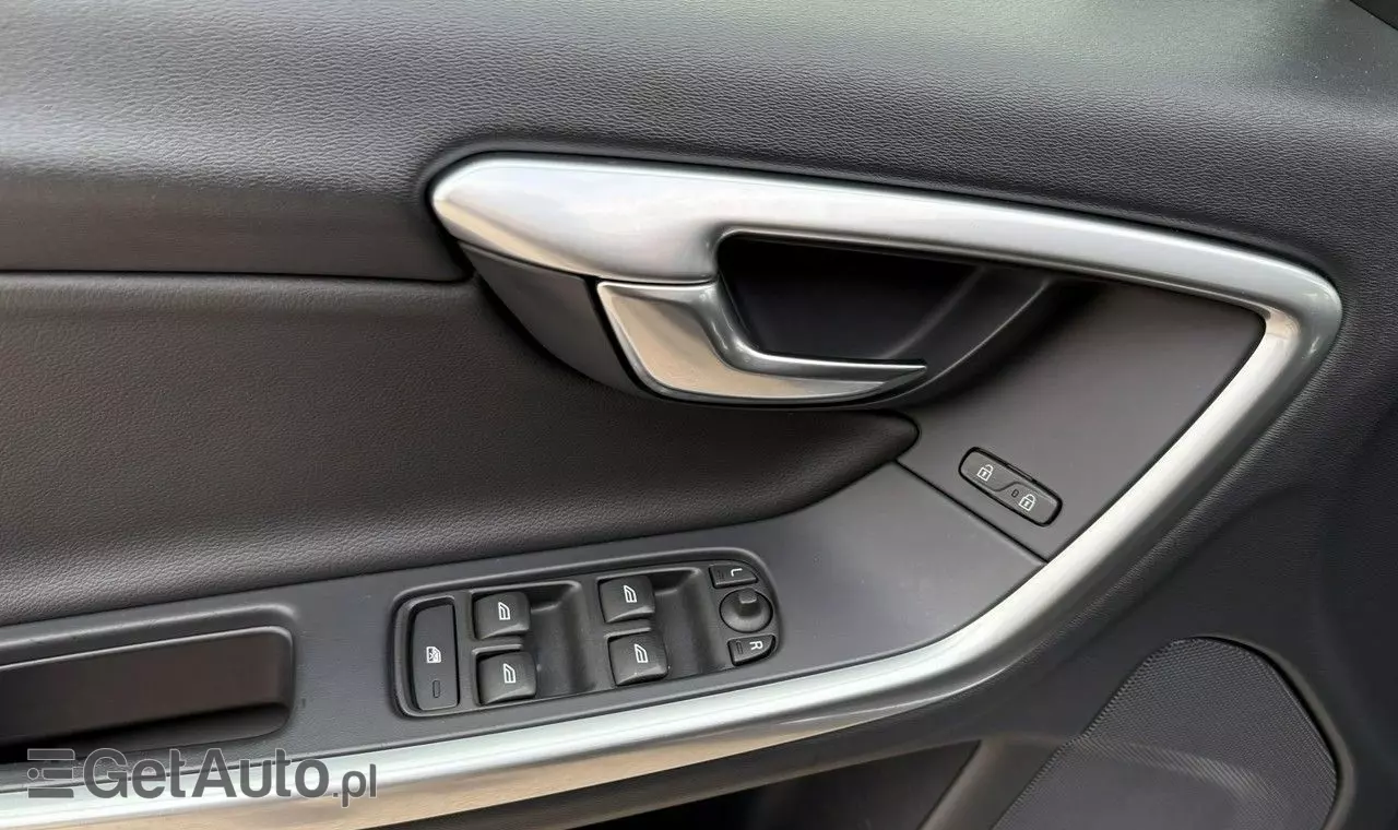 VOLVO V60 D2 Drive-E Momentum