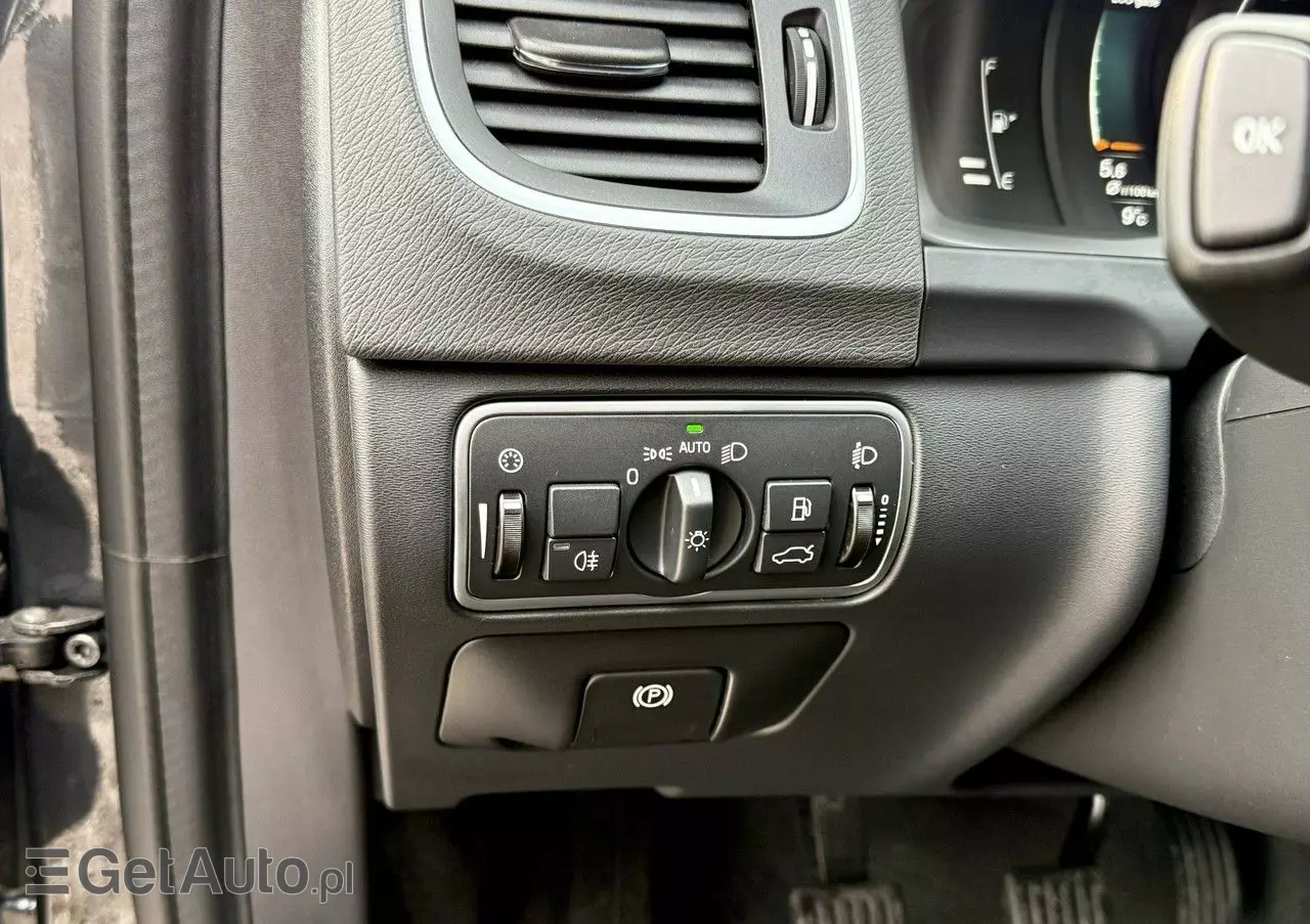 VOLVO V60 D2 Drive-E Momentum