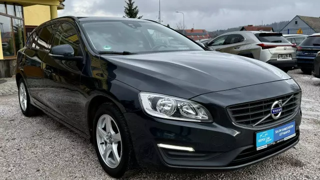 VOLVO V60 D2 Drive-E Momentum