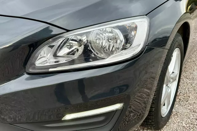 VOLVO V60 D2 Drive-E Momentum