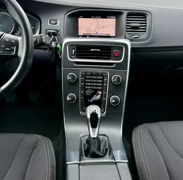 VOLVO V60 D2 Drive-E Momentum