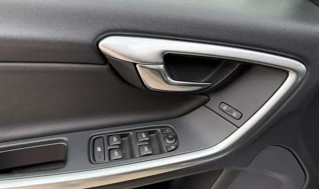 VOLVO V60 D2 Drive-E Momentum