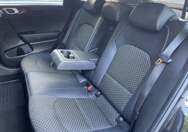 KIA Ceed 1.5 T-GDI Business Line DCT