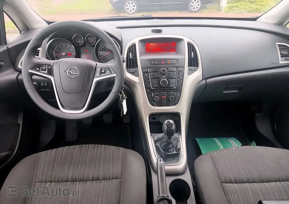 OPEL Astra Ver-1-4-turbo-design-edition