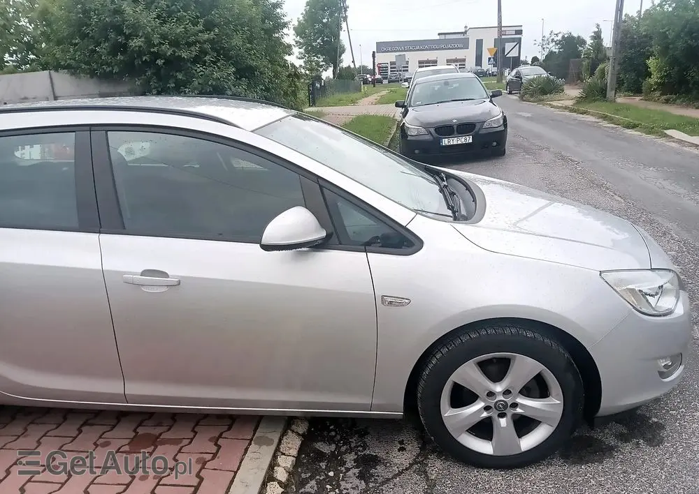 OPEL Astra Ver-1-4-turbo-design-edition