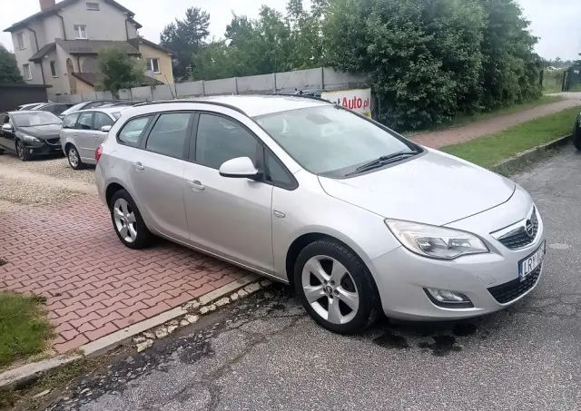 OPEL Astra Ver-1-4-turbo-design-edition