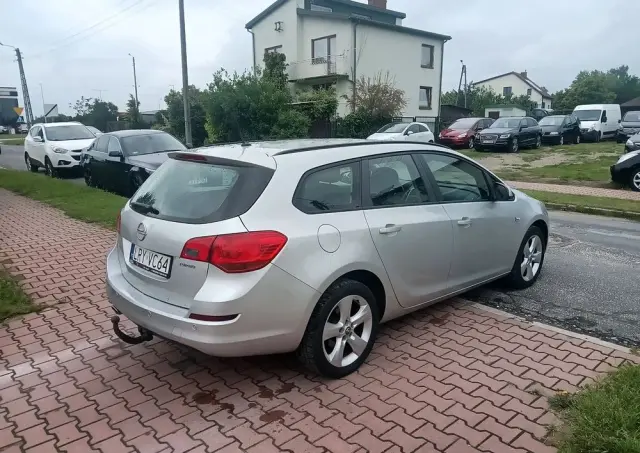 OPEL Astra Ver-1-4-turbo-design-edition
