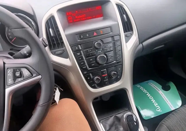 OPEL Astra Ver-1-4-turbo-design-edition