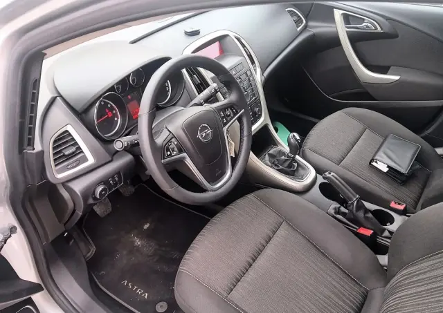 OPEL Astra Ver-1-4-turbo-design-edition