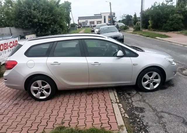 OPEL Astra Ver-1-4-turbo-design-edition