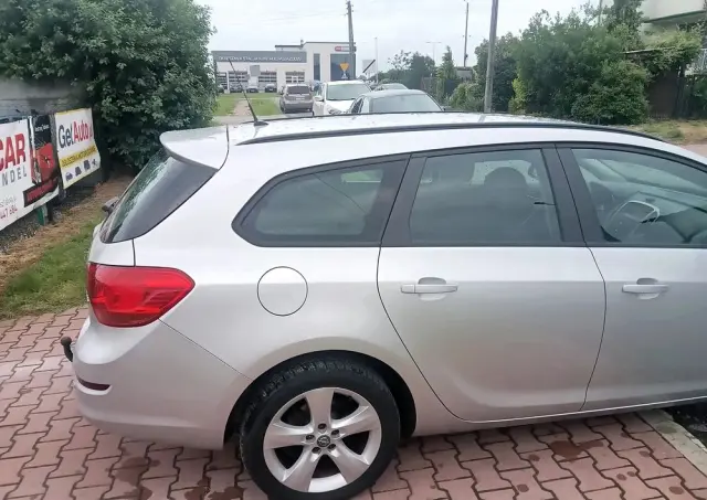 OPEL Astra Ver-1-4-turbo-design-edition