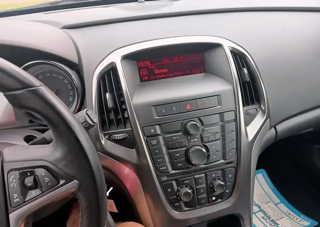 OPEL Astra Ver-1-4-turbo-design-edition