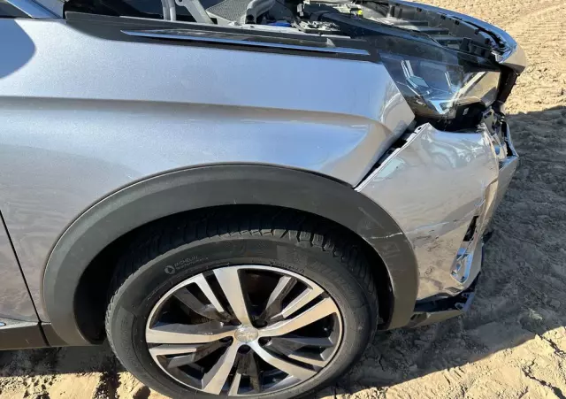 PEUGEOT 3008 BlueHDi 130 Stop & Start EAT8 Allure