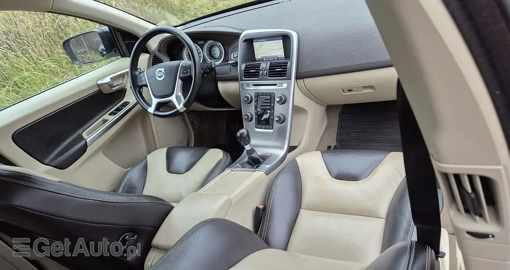 VOLVO XC 60 D3 R-Design