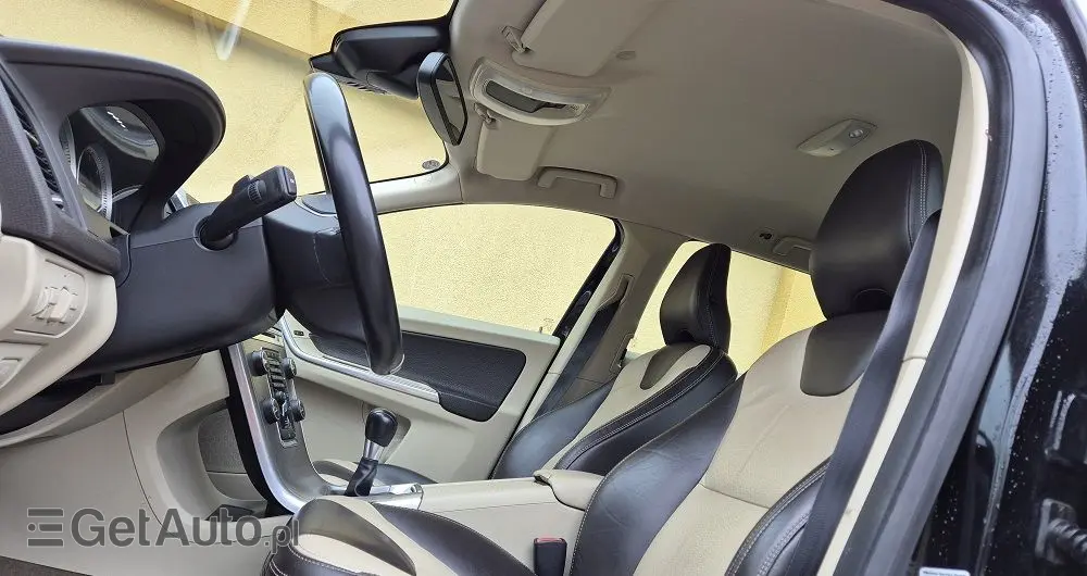 VOLVO XC 60 D3 R-Design