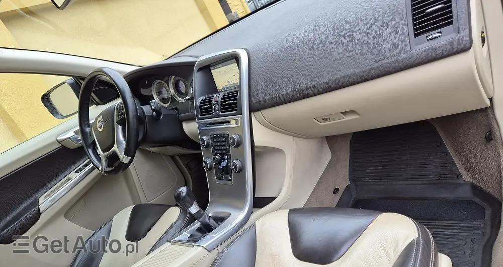 VOLVO XC 60 D3 R-Design