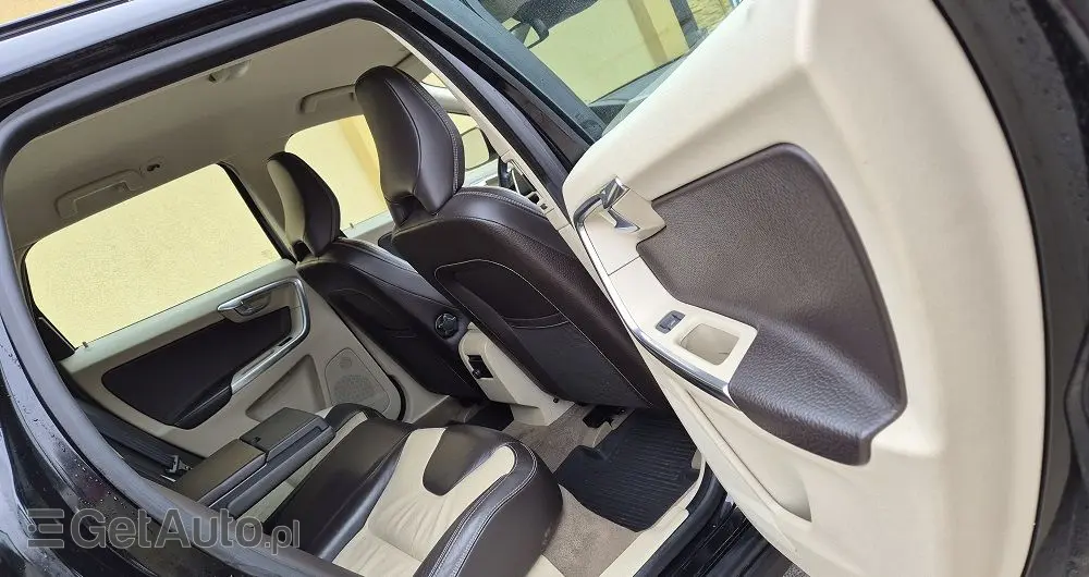 VOLVO XC 60 D3 R-Design