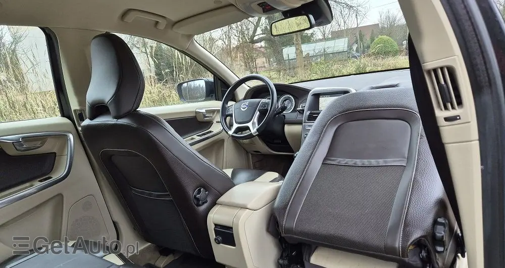 VOLVO XC 60 D3 R-Design