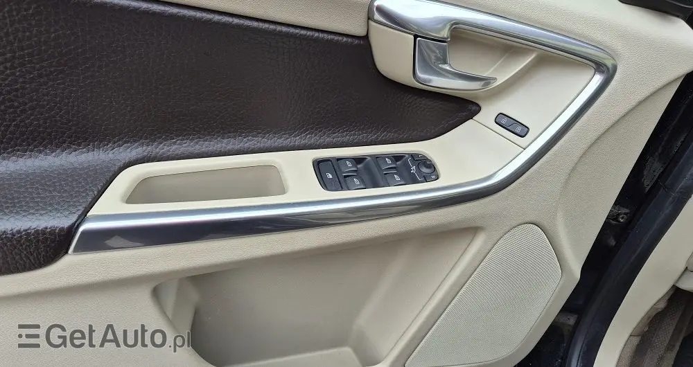 VOLVO XC 60 D3 R-Design