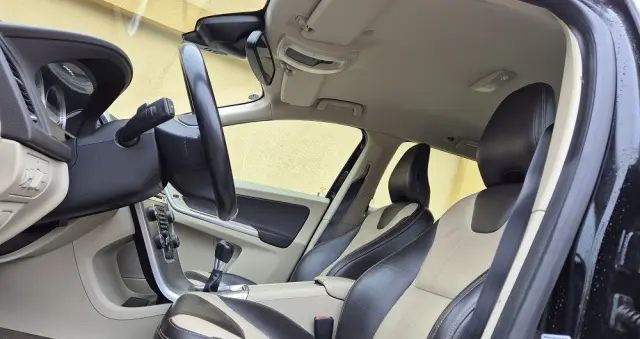 VOLVO XC 60 D3 R-Design