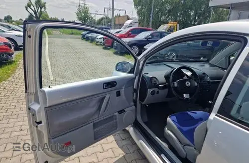 VOLKSWAGEN New Beetle 