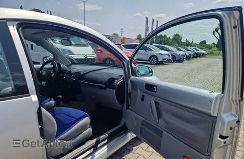 VOLKSWAGEN New Beetle 