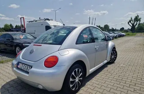 VOLKSWAGEN New Beetle 