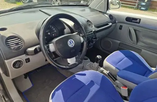 VOLKSWAGEN New Beetle 