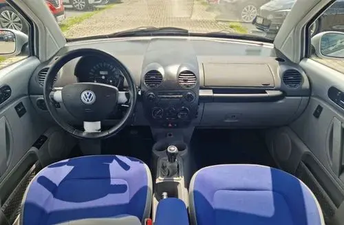 VOLKSWAGEN New Beetle 