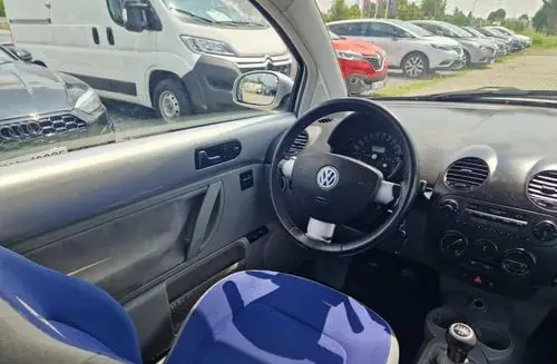 VOLKSWAGEN New Beetle 