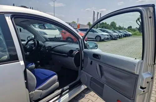 VOLKSWAGEN New Beetle 