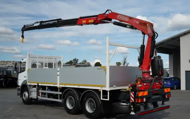 MERCEDES-BENZ / AXOR 2633 / 6X4 / SKRZYNIOWY - 6,55 M / MOCNA PODŁOGA / HDS FASSI F155 / wysów: 10 M / MAX UDŹWIG 6 000 KG / MANUAL  / STEROWANIE RADIOWE / 