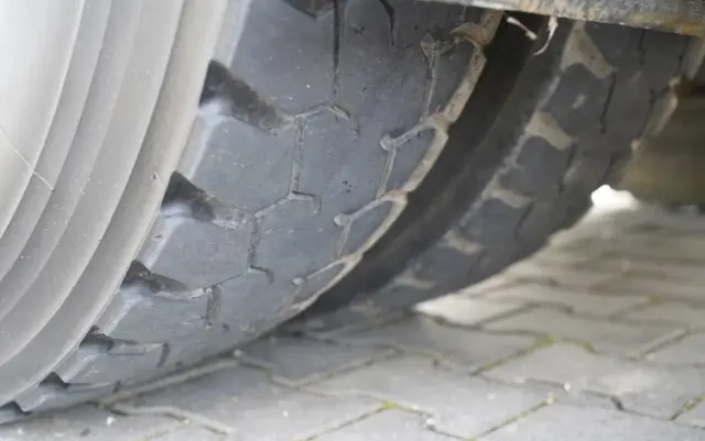 MERCEDES-BENZ / AXOR 2633 / 6X4 / SKRZYNIOWY - 6,55 M / MOCNA PODŁOGA / HDS FASSI F155 / wysów: 10 M / MAX UDŹWIG 6 000 KG / MANUAL  / STEROWANIE RADIOWE / 