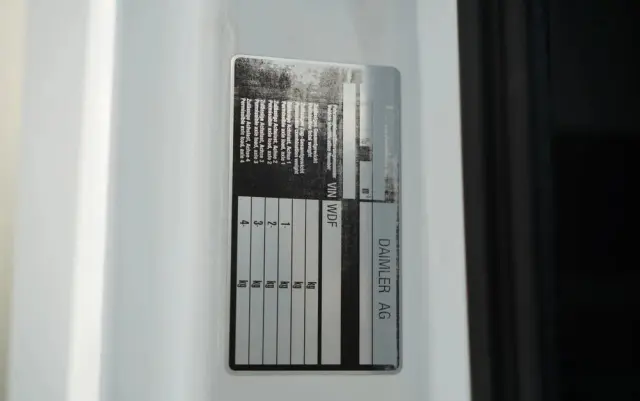 MERCEDES-BENZ / AXOR 2633 / 6X4 / SKRZYNIOWY - 6,55 M / MOCNA PODŁOGA / HDS FASSI F155 / wysów: 10 M / MAX UDŹWIG 6 000 KG / MANUAL  / STEROWANIE RADIOWE / 