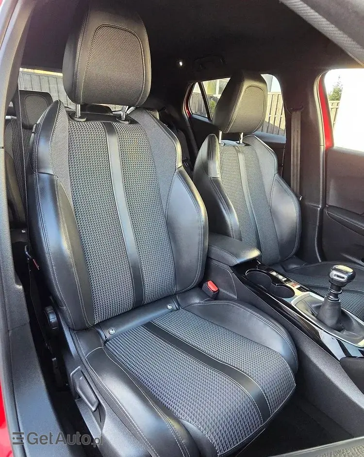 PEUGEOT 2008 PureTech 130 GT