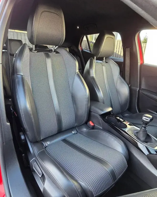 PEUGEOT 2008 PureTech 130 GT