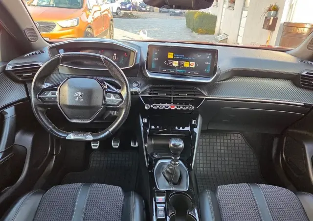 PEUGEOT 2008 PureTech 130 GT