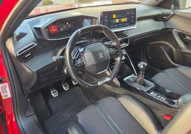 PEUGEOT 2008 PureTech 130 GT