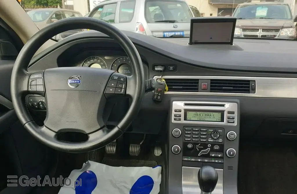 VOLVO V70 