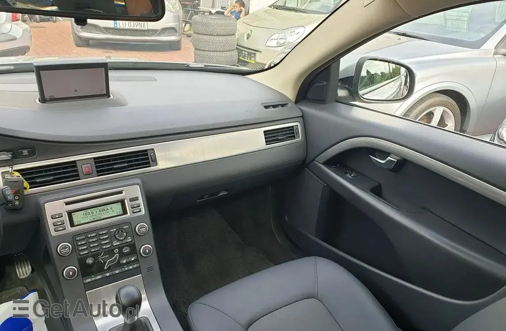 VOLVO V70 