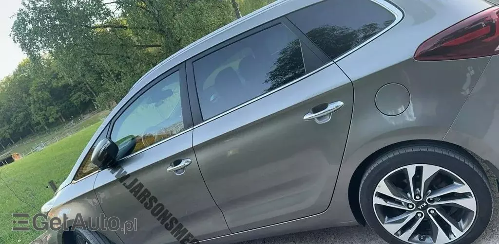 KIA Carens 