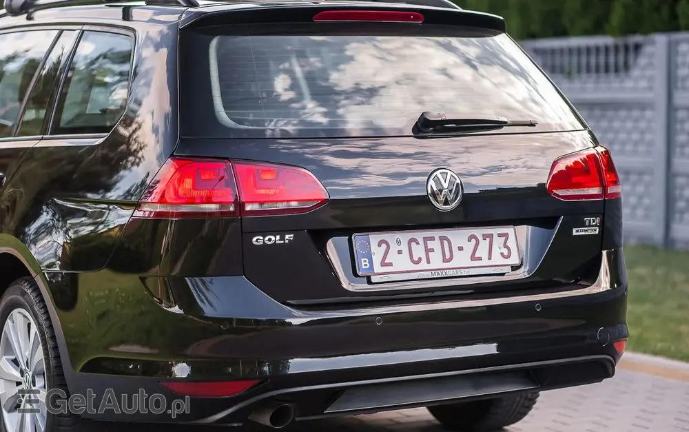 VOLKSWAGEN Golf 